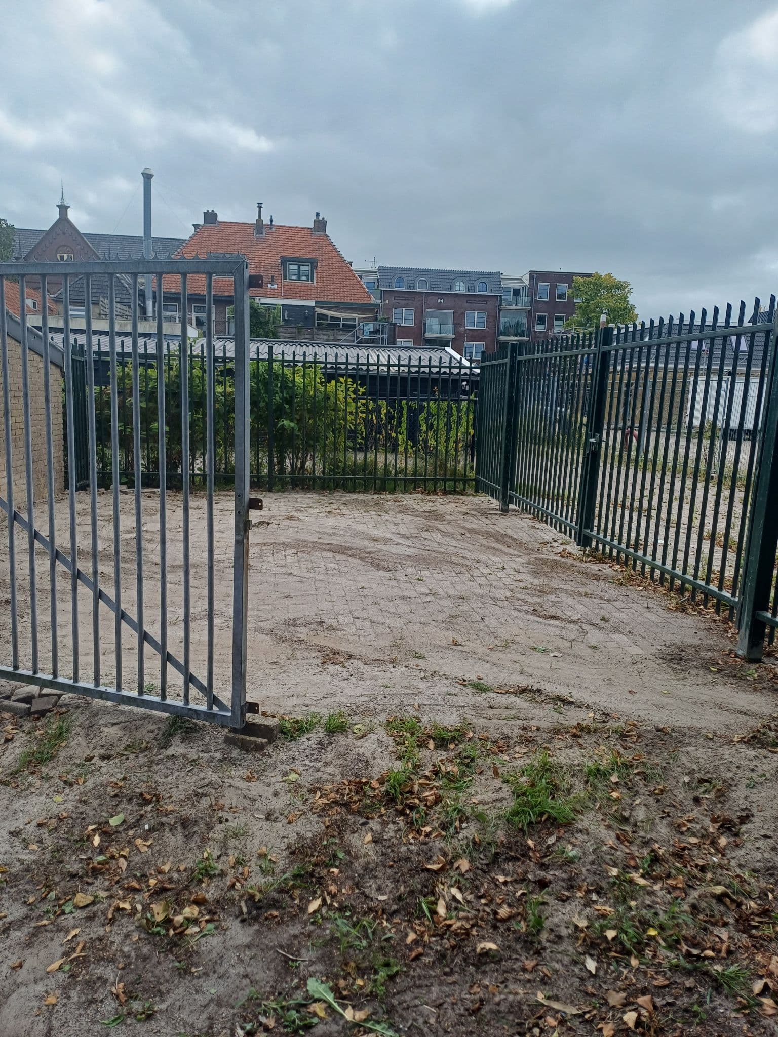 Parkeerplaats voor auto caravan camper