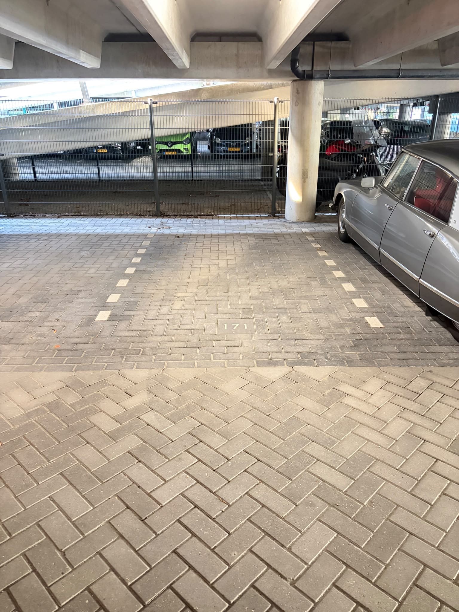 Een eigen parkeerplaats in de garage aan de Sir Winston Churchilllaan in Rijswijk waar wonen, winkelen en stedelijke ontwikkeling samen komen!