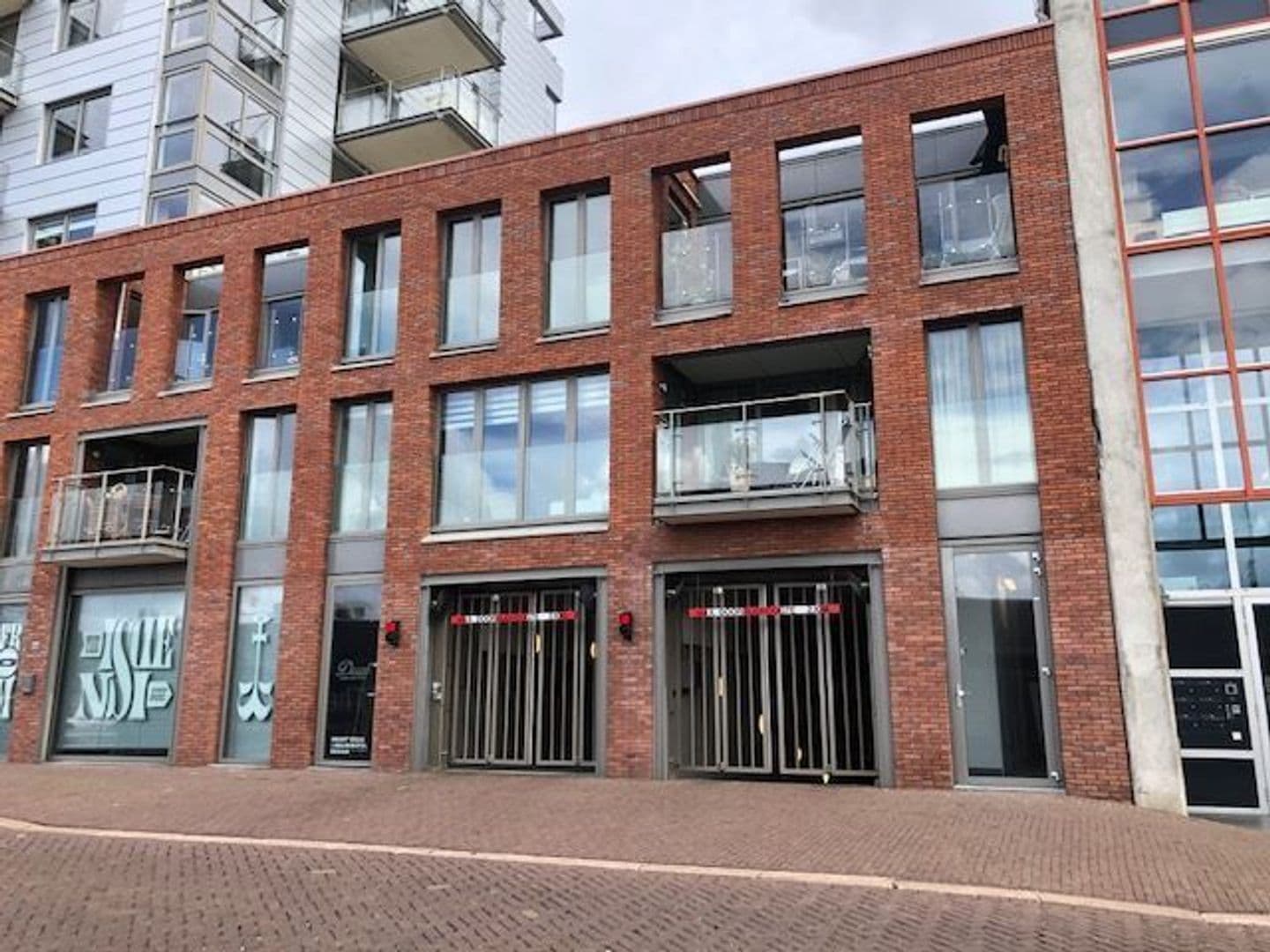 Parkeerplaats Scheveningen in nette afgesloten ondergrondse parkeergarage