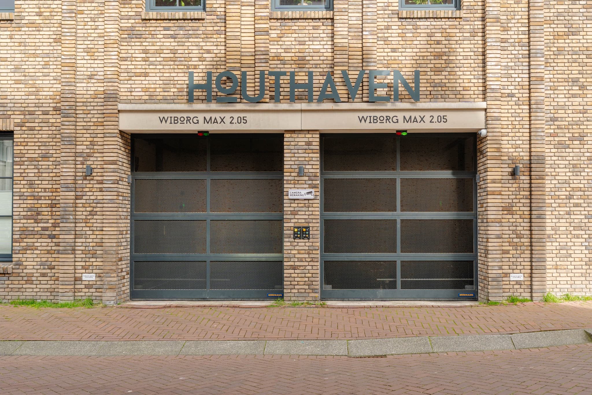 Parkeerplaats met laadpaal in parkeergarage Wiborg – Wiborgeiland, Amsterdam